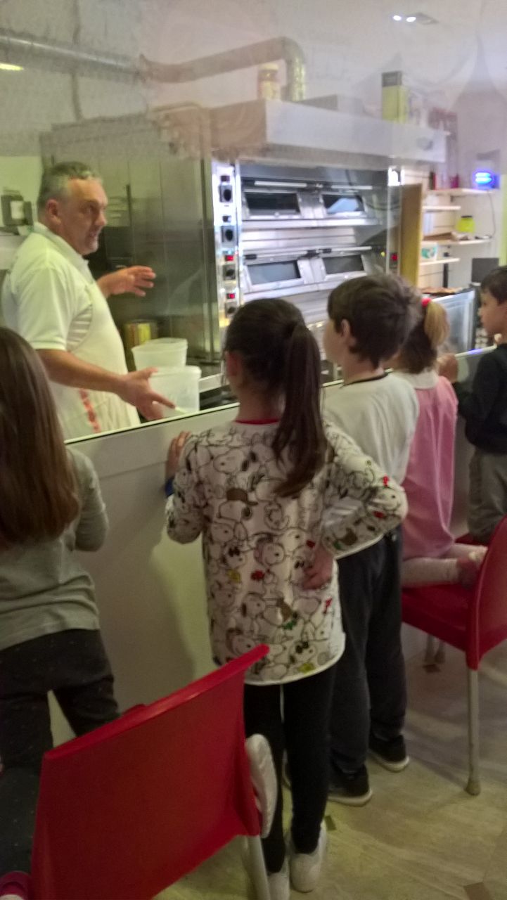 I bambini dello Stregatto a lezione dal pizzaiolo