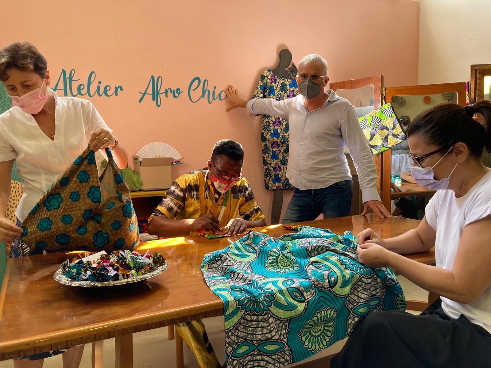 Colori e fantasie africane per le creazioni dell’Atelier Afro Chic